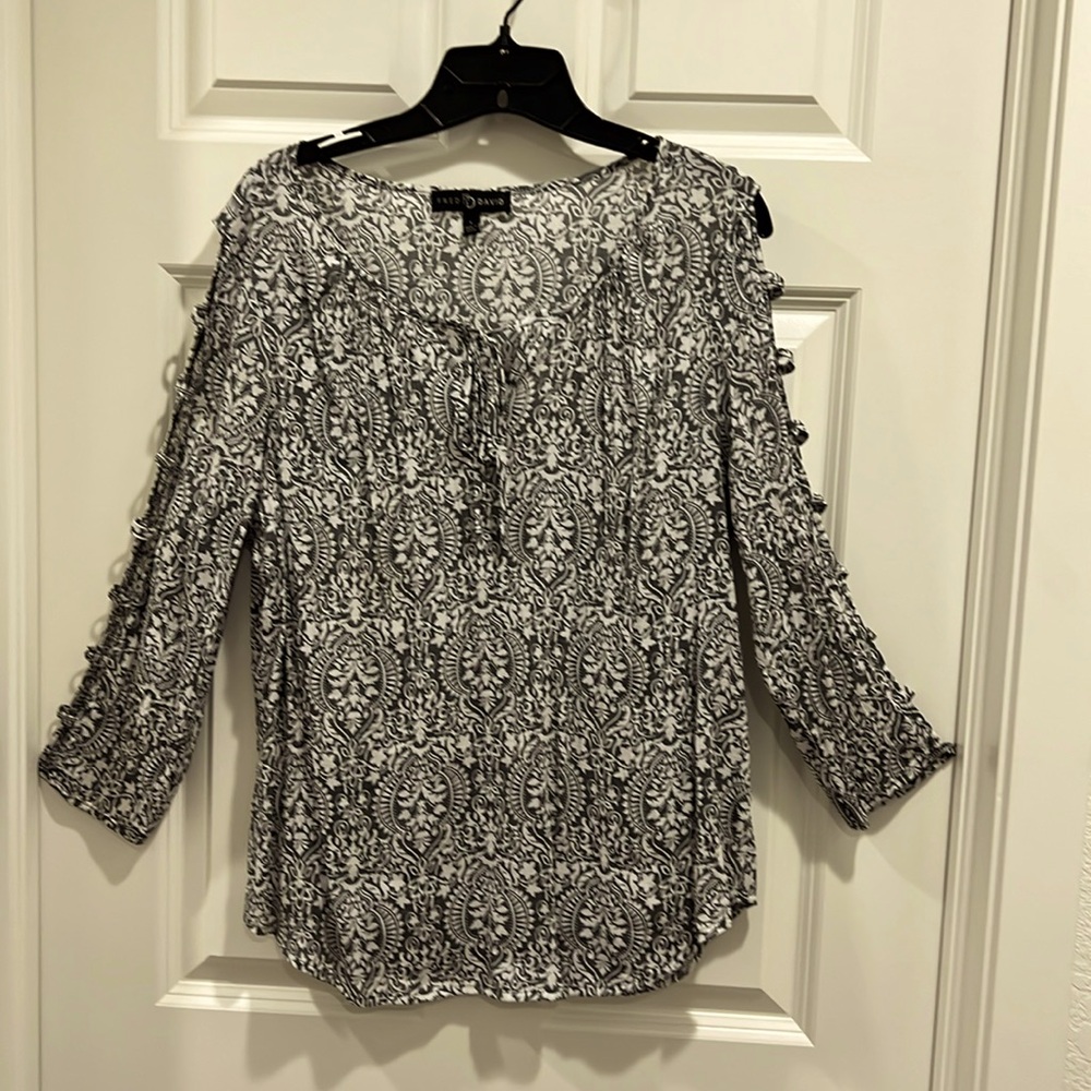 Fred David boho top size Large. Gray and soft white.